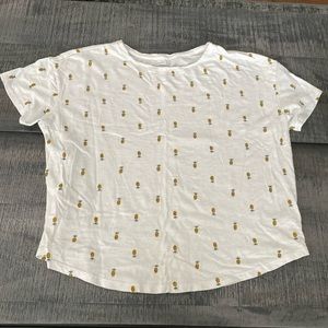 Women’s Old Navy pineapple t-shirt. Size large. Pre-owned.
